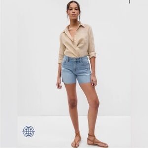 GAP Women’s 5” Girlfriend Mid Rise Jean Shorts Light Indigo Denim Size 32/14